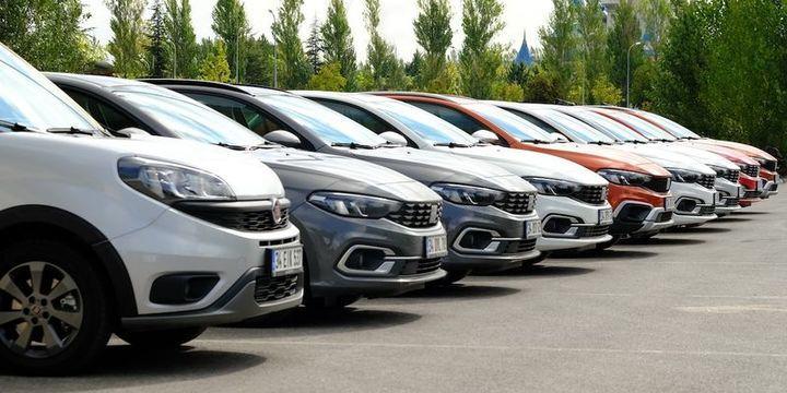 <p><strong>MTV, pasaport, ehliyet ve cep telefonu vergileri</strong></p>
<p><br />
Motorlu Taşıtlar Vergisi (MTV) yüzde 58,46 arttırıldı. 2023 yılında 1479 lira motorlu taşıtlar vergisi olan bir aracın, 2024 yılı vergisi 2 bin 343 lira, 3 bin 323 lira motorlu taşıtlar vergisi olan bir aracın 2024 yılı vergisi ise 5 bin 265 lira oldu. Elektrik motorlu araçlar için ise tarifenin dörtte biri oranında vergi ödenecek.</p>