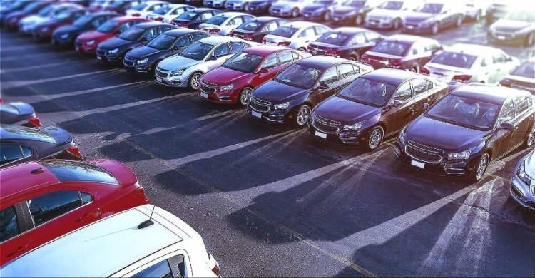 <p>En çok otomobil ve hafif ticari araç satan marka Fiat oldu. Fiat'ı Renault takip etti. Ford üçüncülükle yetindi. Dördüncü Volkswagen beşinci Peugeot, altıncı ise Opel oldu.</p>