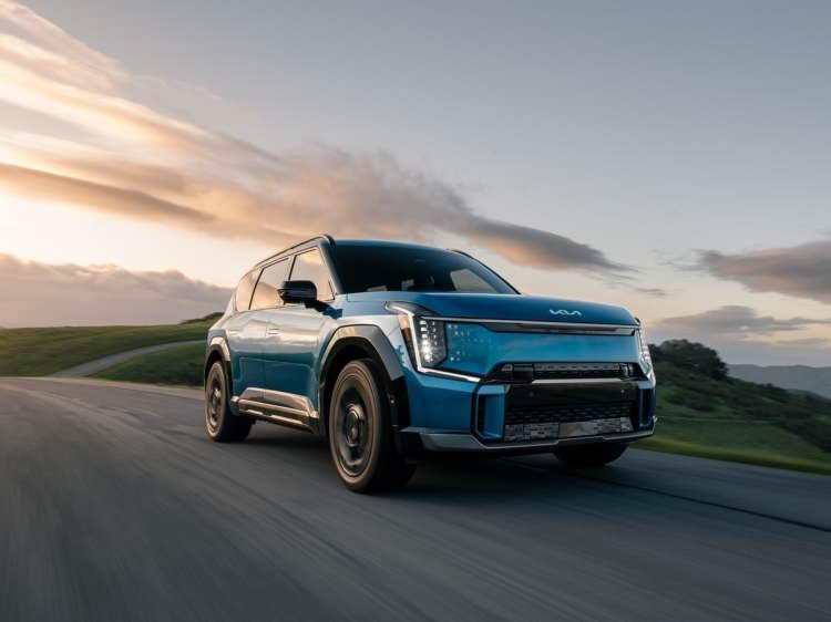 <p><span style="color:#B22222"><strong>14)  KIA</strong></span></p>
