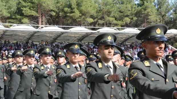 <p>30 Aralık 2024 tarihli Resmi Gazetede yayımlanan ardından Jandarma Genel Komutanlığı tarafından yayımlanan kılavuz doğrultusunda,<strong> Jandarma Genel Komutanlığı Sözleşmeli/Muvazzaf Astsubay</strong> alımı <strong>2025 yılı kılavuzu</strong> yayımlandı.</p>

<p> </p>
