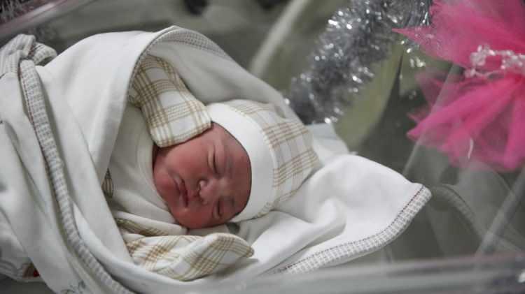 <p>Ankara`da yılın ilk bebekleri Ankara Bilkent Şehir Hastanesi`nde dünyaya geldi.</p>
