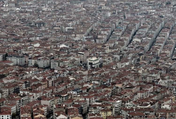 <p>İkmal seferleri için içerideki kısımlarda kalan vatandaşlara ancak helikopterle ulaşılabileceği belirtiliyor.</p>
