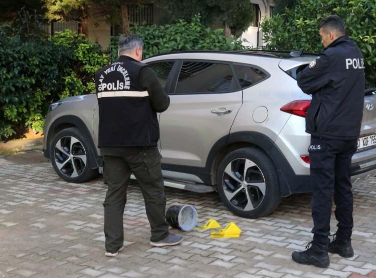 <p>Motosiklet tamircisi Gürhan Üzer, 11 Aralık'ta boşandığı Pınar Zorlu'yu takip ederek çalıştığı iş yerine geldi. Motosikletini iş yerinin yakınına bırakan Üzer, Zorlu'yla tartışmaya başladı. </p>
