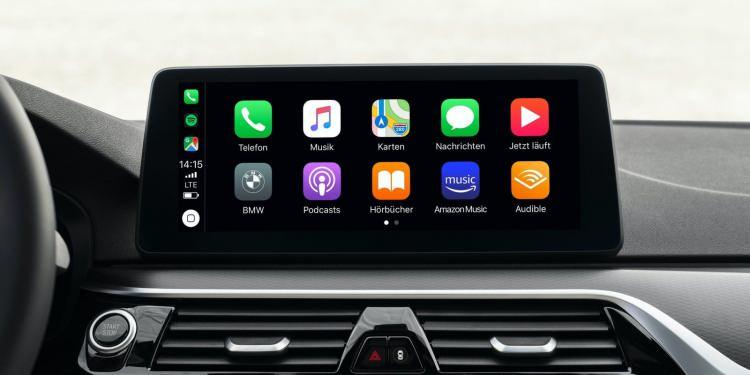 <p><span style="color:#B22222"><strong>7) YENİ NESİL CARPLAY: OTOMOTİVİN GELECEĞİNE BİR BAKIŞ</strong></span></p>

<p> </p>

<p>Aston Martin ve Porsche, yeni nesil CarPlay ile araç içi eğlencenin geleceğine bir bakış sunuyor.</p>
