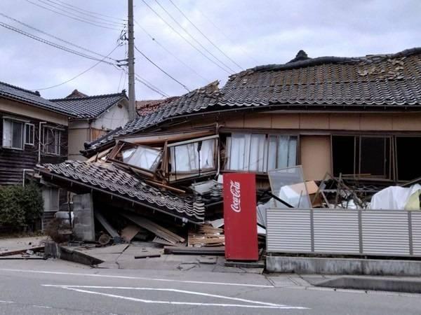 <p>Selamlama iptal edildi</p>

<p>Japonya İmparatorluk Ajansı (Kunaicho), İmparator Naruhito'nun, Tokyo'daki İmparatorluk Sarayı yerleşkesinde halkı selamlayacağı etkinliğin iptal edildiğini duyurdu.</p>
