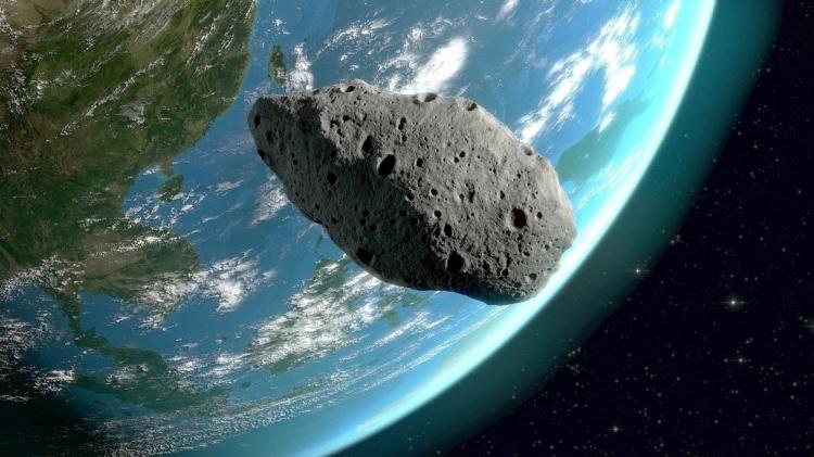 <p><strong>4) ASTEROID 2002 AY 1</strong></p>

<p> </p>

<p>Bu asteroid Asteroid 2002 AY1 olarak adlandırılmıştır. Bu asteroit 8 Ocak 2024 tarihinde Dünya'yı geçecek.</p>
