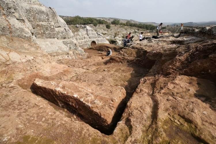 <p><strong>Geçen yıllarda yapılan kazılarda gün yüzüne çıkan bin 500 yıllık kilise kalıntısının bulunmasının ardından eski taş ocağı olduğu düşünülen alanda kazı çalışması başlatıldı.</strong></p>

<p> </p>
