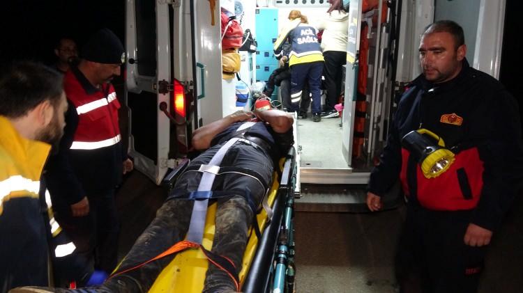 <p> </p>
<p>Ambulanslarla Lapseki Devlet Hastanesine sevk edilen yaralılardan durumu ağır olan Muzaffer Gümüş hastanede yapılan tüm müdahalelere rağmen hayatını kaybetti.</p>