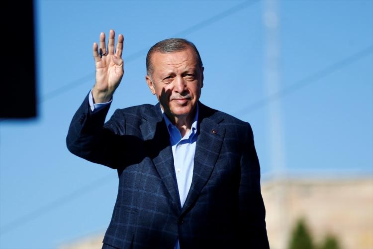 <p><strong>15 OCAK'TA ANKARA'DA 46 ADAY TANITILACAK</strong></p>
<p>AK Parti'de iki aşamalı aday tanıtım toplantısının ikincisi başkent Ankara'da 15 Ocak'ta düzenlenecek. Burada Ankara adayı ile birlikte 46 büyükşehir ve ilin adayı duyurulacak.</p>