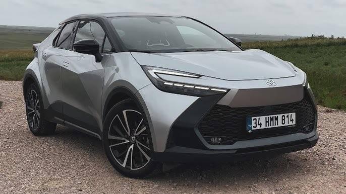 <p><span style="color:#B22222"><strong>TOYOTA’DA 200.000 TL FİYAT İNDİRİMİ</strong></span></p>
<p><br />
Türkiye’de çok sevilen ve karşılığı olan Japon otomobili Toyota ise bazı modellerinde 200.000 liraya varan indirime gitti. İndirimsiz ve indirimli fiyatlar şöyle:</p>
<p><span style="color:#B22222"><strong>COROLLA</strong></span>: İndirimsiz: 1.590.000 – İndirimli: 1.390.000</p>
<p><span style="color:#B22222"><strong>HILUX: </strong></span>İndirimsiz: 1.940.000 – İndirimli: 1.840.000</p>