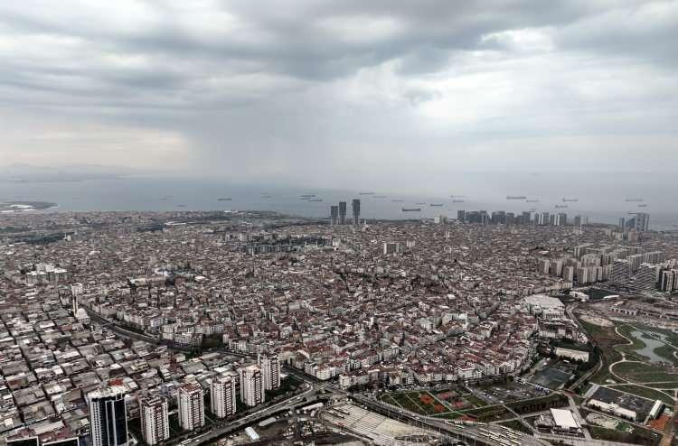 <p>Tüm Türkiye’yi yasa boğan asrın felaketi 6 Şubat 2023 depreminin üzerinden daha bir yıl dahi geçmeden İstanbul’da havadan çekilen görüntüler bilim insanlarını şaşkına çevirdi. </p>
