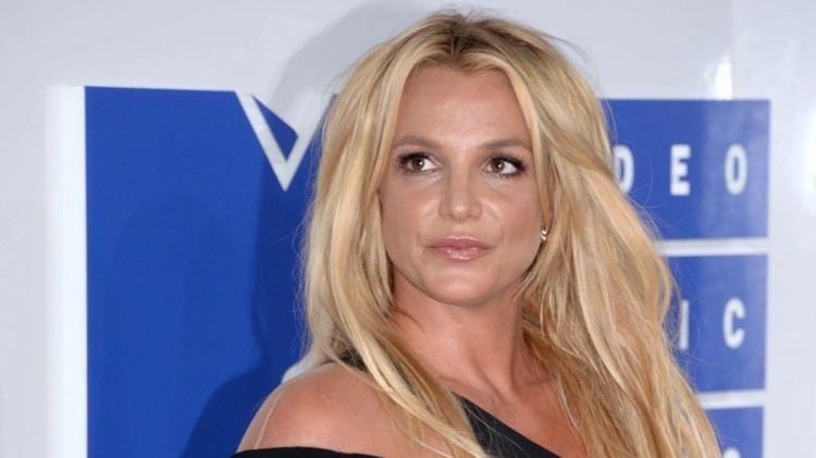 <p>Dünyaca ünlü pop yıldızı Britney Spears'ın şöhret, kariyer, annelik, özgürlük konularına odaklandığı anı kitabı "İçimdeki Kadın" (The Woman in Me) ilk haftasında satış rekoru kırarak tarihe geçmişti.</p>

