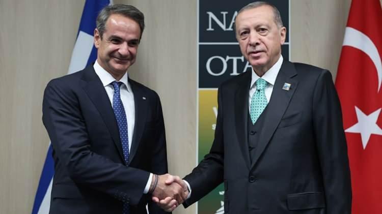 <p><strong>"TÜRKİYE'Yİ KIZDIRMAMAK İÇİN..."</strong></p>
<p>Ve eğer müttefiklerimiz, Türkiye'yi kızdırmamak ve Türkiye ile dengeleri bozmamak için kendimizi etkili bir şekilde savunma imkanını bize yasaklıyorsa, karşılığında sade platformları kabul etmemiz intihar demektir.</p>
<p> </p>