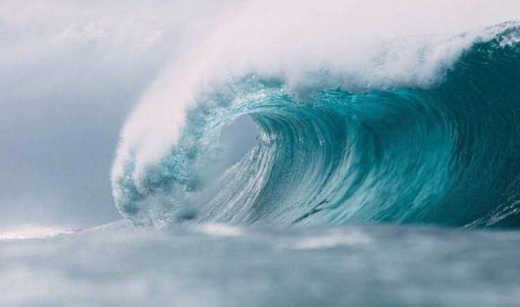 <p>Ama şimdiye kadar kaydedilen en büyük örnek olan bu mega-tsunami, Alaska Körfezi’nde çok fazla insanın yaşamadığı uzak bir nokta olan Lituya Körfezi’ni vurduğu için en yıkıcı tsunami olarak kayıtlara geçmedi.</p>
