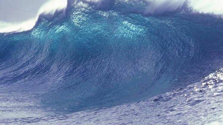<p>Mega-tsunami, girişin kuzey duvarından 610 metre yükseklikte yer alan 732 metreye 914 metre boyutunda ve 91 metre kalınlığındaki devasa bir kaya parçasının suya düşmesiyle tetiklendi.</p>