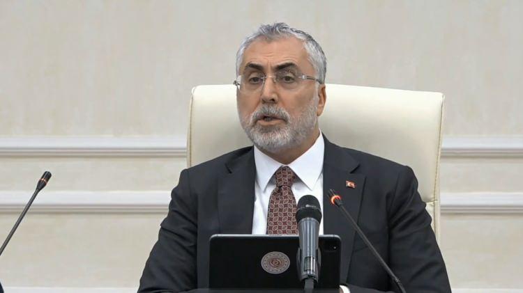 <p><strong>ENFLASYON BEKLENİYOR</strong></p>
<p>Çalışma ve Sosyal Güvenlik Bakanı Vedat Işıkhan emekli aylıklarına ilişkin soru üzerine, emekli aylıklarının arttırılmasının yasal bir düzenleme doğrultusunda gerçekleştirildiğini söyledi.</p>