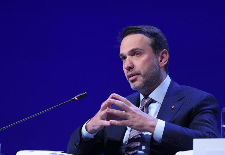 <p><strong>GABAR'DA ÜRETİM 70 BİN VARİLİ GEÇTİ</strong></p>

<p>Enerji ve Tabii Kaynaklar Bakanı Alparslan Bayraktar, GAP bölgesinde enerji yatırımlarının büyük önem taşıdığını belirterek, <strong>"Şırnak'ta günlük petrol üretimimiz bugün itibarıyla 70 bin varilin üzerine çıkmış durumda ve bu üretim ekonomiye yaklaşık 2 milyar dolar direkt katkı sağlıyor"</strong> dedi.</p>
