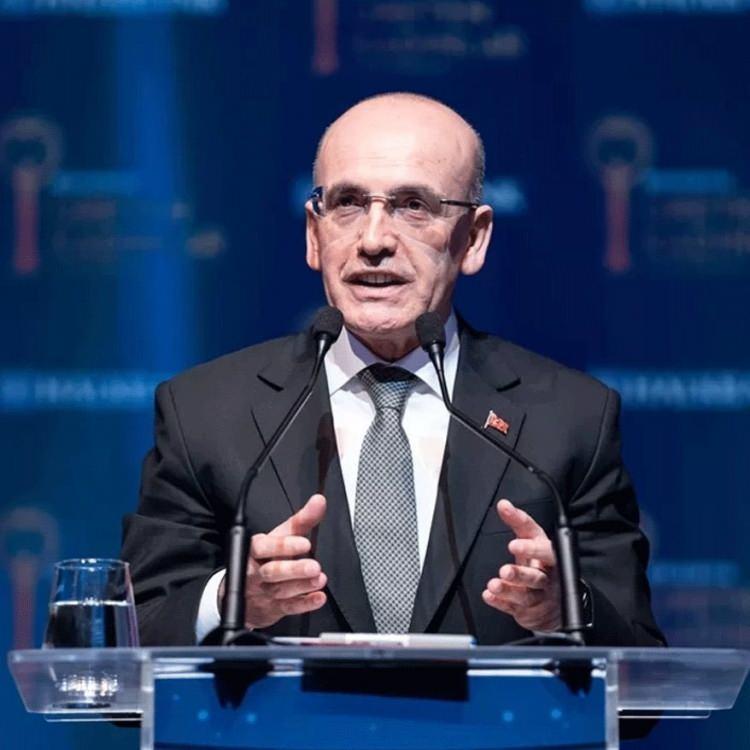 <p>Hazine ve Maliye Bakanı Mehmet Şimşek, önümüzdeki dönemde finansmana erişimin bütün kesimler için daha da iyileşeceğini, koşulların daha elverişli hale geleceğini kaydetti. </p>

<p> </p>
