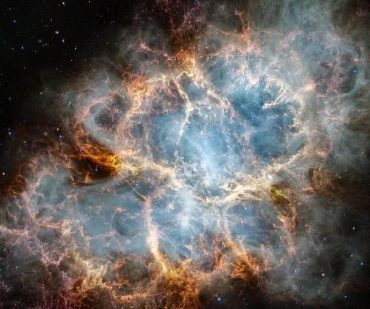 <p><strong>YENGEÇ NEBULASI</strong> Ünlü süpernova kalıntısı ilk olarak Çinli astronomlar tarafınan 1054'te kayıtlara geçirildi. Dünyadan 6500 ışık yılı uzaklıktaki Boğa takımyıldızında.</p>
