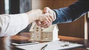 <p><strong>Kural sonrası g&uuml;nl&uuml;k kiraya verilen evler ruhsat alamayınca uzun s&uuml;reli kiraya verilmesi, Antalya'daki kiralık konut sıkıntısının az da olsa azalmasına yardımcı olacaktır. Yasa &ccedil;ıktı ama g&uuml;nl&uuml;k kiraya verilen evlerin denetlenmesi lazım.&nbsp;</strong></p>
