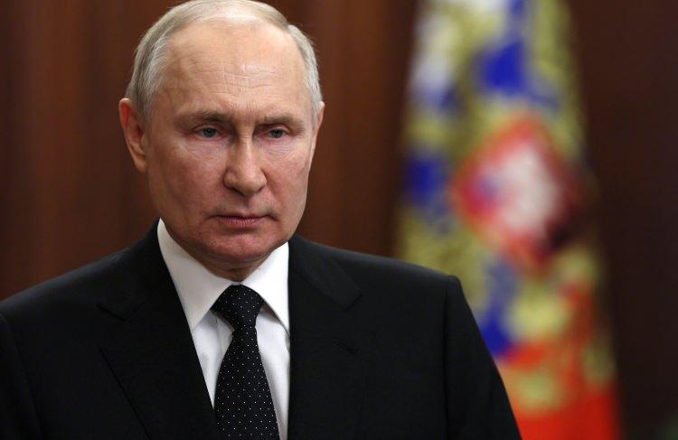 <p>Moskova, Batı'nın 300 milyar dolarlık dondurulmuş Rus merkez bankası rezervlerine el koyması halinde ABD ve Avrupa ülkelerine karşı benzer adımı atacaklarını duyurdu.</p>
<p> </p>