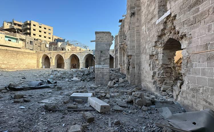 <p>İsrail ordusu, Gazze Şeridi'ne yönelik bombardımanlarında Gazze kentindeki 14 yüzyıllık tarihe sahip olan Gazze Ulu Camii'ni yıktı.</p>
