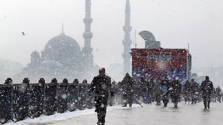 <p>EDİRNE °C, 15°C</p>
<p> </p>
<p>Parçalı ve çok bulutlu, aralıklı sağanak ve gök gürültülü sağanak yağışlı geceçeği tahmin ediliyor.Yağışların yerel olarak kuvvetli olması bekleniyor.</p>