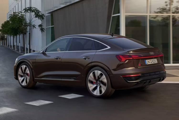 <p><strong>AUDI</strong></p>

<p> </p>

<p>- Q8 Sportback e-tron Advanced 55 quattro - 6.194.556 TL</p>

<p> </p>

<p>- Q8 Sportback e-tron S line 55 quattro - 6.293.820 TL</p>
