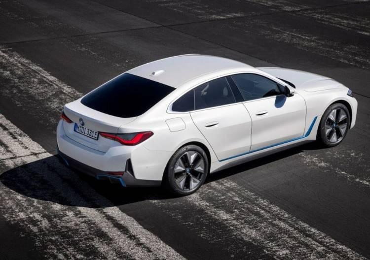 <p><strong>BMW</strong></p>
<p> </p>
<p>- BMW i4 eDrive40 M Sport Otomatik - 218 bg - 3.350.100 TL</p>
<p> </p>
<p>- BMW i4 eDrive40 Edition M Sport Otomatik - 218 bg - 3.665.300 TL</p>
<p> </p>
<p>- BMW i4 eDrive40 M Sport Otomatik - 340 bg - </p>
<p>4.616.600 TL</p>