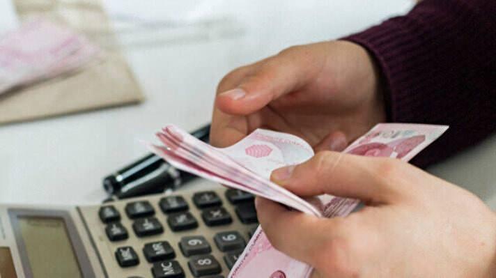 <p>Engelli aylığı yüzde 40-69 engeli olanlara ödenen aylık bin 874 liradan 2 bin 797 liraya, yüzde 70 ve üzeri engeli olanların aylığı da 2 bin 811 liradan 4 bin 196 liraya yükseldi. 18 yaşından küçük engellilerin yakınlarına verilen aylık da 2 bin 797 liraya çıktı.</p>