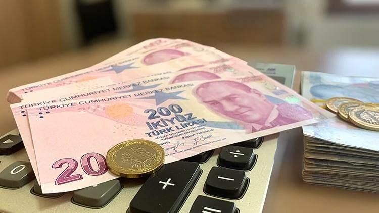 <p><strong>MAAŞ HESABI NASIL YAPILACAK</strong></p>
<p><br />
Temmuz ayında yapılan seyyanen zam tutarı brüt 8 bin 139 lira olup bu tutardan 62 lira damga vergisi kesilerek 8 bin 77 lira ödeme yapılıyor. </p>