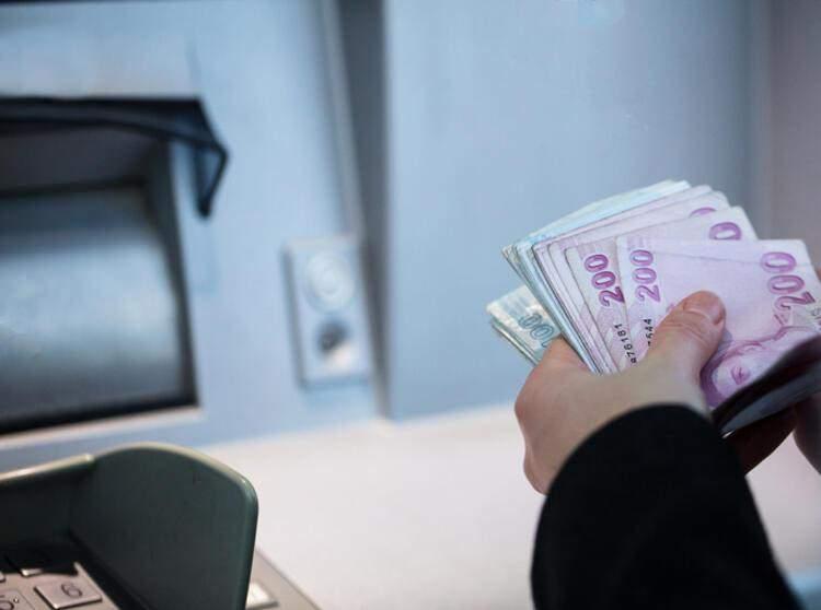 <p>Emekli maaşı zammı beklenen rakamların gerçekleşmesi durumunda refah payı hariç yüzde 38,08 olacak. Bu rakama memur zammı referans olarak 10-12 puanlık bir refah payı eklenmesi masada olacak.</p>

<p> </p>
