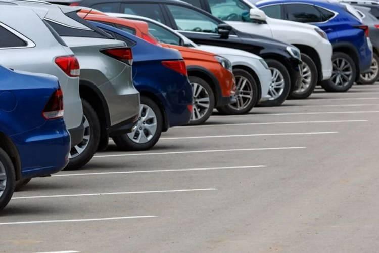 <p><strong>10 YIL BEKLEYECEKLER-</strong></p>
<p> </p>
<p>CNBC-e'nin haberine göre engelllerin ÖTV'siz araç alımında 10 yıl şartı geçmişte alınan araçlar için de geçerli olacak.</p>