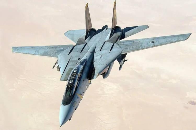<p><span style="color:#B22222"><strong>8) F-14 TOMCAT</strong></span></p>
<p> </p>
<p>F-14 belki de en iyi 1986 yapımı orijinal Top Gun filminin yıldızı olarak bilinir.</p>