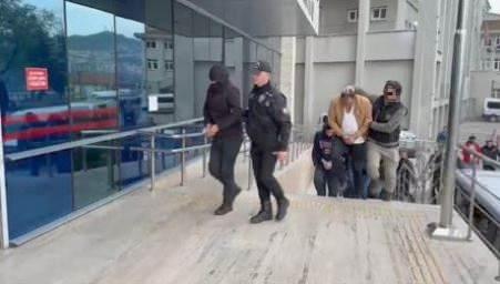 <p>Zonguldak Cumhuriyet Başsavcılığı,16'sı tutuklu 32 kişi hakkında iddianame hazırladı. Cumhuriyet Savcısı, iddianamede sanıklar hakkında, ‘Suç işlemek amacıyla kurulan örgüte üye olma,’ ‘örgüte bilerek isteyerek yardım etme’ ve ‘uyuşturucu veya uyarıcı madde ticareti yapma veya sağlama’, suçlarından toplamda 1036 yıla kadar hapis cezası istedi.</p>