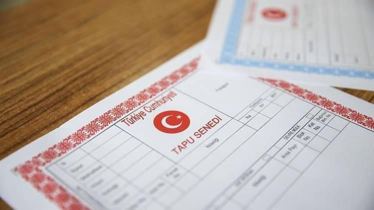 <p><strong>İstanbul Cumhuriyet Başsavcılığı tarafından başlatılan adli soruşturma kapsamında Rıza K. ve Yusuf D., isimli tapu memurlarının yetkisi olmadığı halde toplamda 136 kişinin taşınmaz mülk ve nüfus kayıtlarına ulaştıkları belirlendi.</strong></p>
<p> </p>