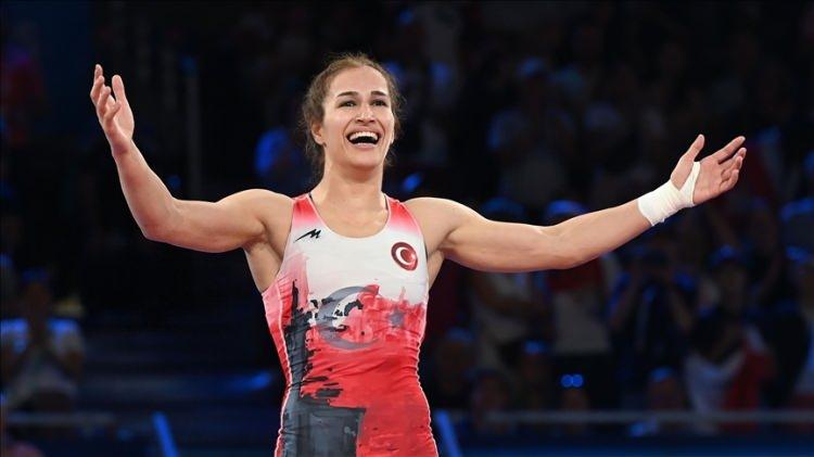 <p>17 Aralık - Milli sporcu Buse Tosun Çavuşoğlu, 2024 yılının en iyi kadın güreşçisi seçildi.</p>
