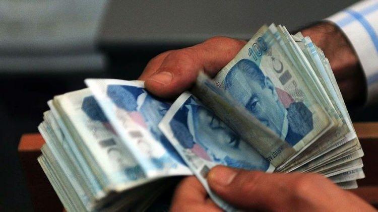 <p>Reuters'ın dokuz katılımcıyla gerçekleştirdiği ankette de aralık ayı için yüzde TÜFE'de 3,1 artış göngörüldü. Aylık enflasyonda tahminler yüzde 2,5 ila yüzde 3,6 bandında yer aldı.</p>

<p> </p>
