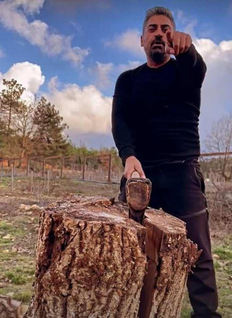 <p>Soğuk hava öncesi kış hazırlıklarına hız kesmeden devam eden Polat, odun kestiği anları da takipçileriyle paylaştı.</p>