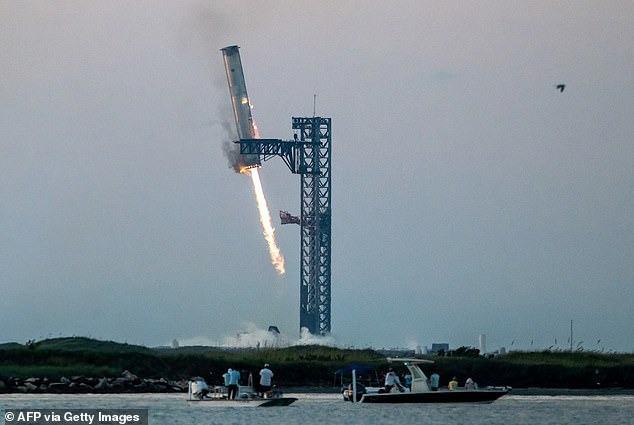 <p><span style="color:rgb(178, 34, 34)"><strong>8)  SPACEX ROKETİ KULE TARAFINDAN YAKALANDI</strong></span></p>
