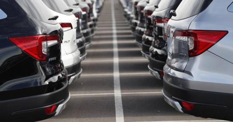 <p>Otomobil satışları gövde tiplerine göre değerlendirildiğinde en çok tercih edilen SUV modeller oldu. SUV otomobiller, 493.957 adet satış rakamıyla yüzde 51,1 paya sahip. </p>

