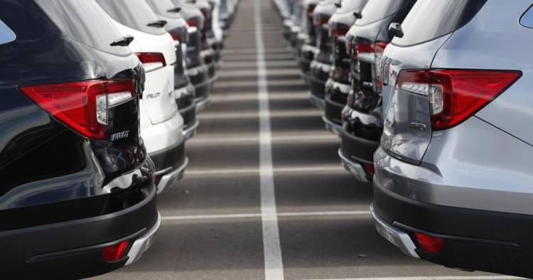 <p>Otomobil satışları gövde tiplerine göre değerlendirildiğinde en çok tercih edilen SUV modeller oldu. SUV otomobiller, 493.957 adet satış rakamıyla yüzde 51,1 paya sahip. </p>