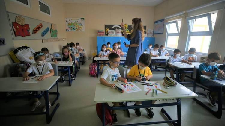 <p>Öğretmen 1/4<br />
Mevcut maaş: 26.654,00<br />
Yüzde 49.46 zamlı maaş: 39.837,07<br />
Yüzde 49.80 zamlı maaş: 39.927,69<br />
Yüzde 50.35 zamlı maaş: 40.074,29</p>
