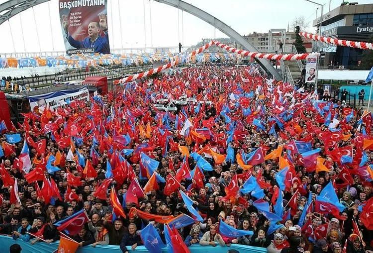 <p>Yeni yılla birlikte tüm teşkilat tam kadro sahada olacak. Başkan Recep Tayyip Erdoğan 30'ü büyükşehir olmak üzere 50 ilde miting düzenleyecek.</p>
