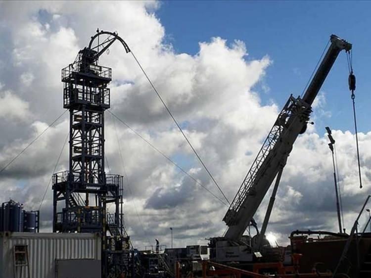 <p>4T Platformu Başkanı ve Yenilenebilir Enerji Uzmanı Ali Rıza &Ouml;ner, T&uuml;rkiye&rsquo;nin kaya gazı &uuml;retimine y&ouml;nelik yaptığı değerlendirmede &ldquo;T&uuml;rkiye bug&uuml;n sahip olduğu teknolojik donanımla bu gazı &ccedil;ıkarabilecek kabiliyette bir &uuml;lke.</p>
