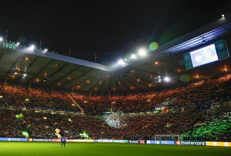 <p>UEFA Şampiyonlar Ligi'nde İskoç̧ temsilcisi Celtic ile İspanya ekibi Atletico Madrid arasındaki maçta Celtic taraftarı, İsrail’in abluka altındaki Gazze'ye saldırıları nedeniyle Filistin bayrağı açtı.</p>
