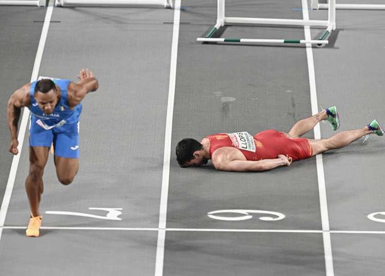 <p>023 Avrupa Salon Atletizm Şampiyonası’nda erkekler 60 metre engellide mücadele eden İspanyol atlet Enrique Llopis, müsabaka esnasında sakatlık geçirdi.</p>