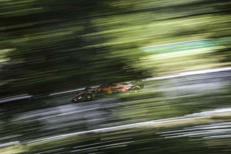 <p>Macaristan'ın başkenti Budapeşte’de yapılan Formula 1 Grand Prix'sinde yarışlar öncesi Hungaroring pistinde düzenlenen antrenman turunda Ferrari takımı pilotu Charles Leclerc de yer aldı.</p>