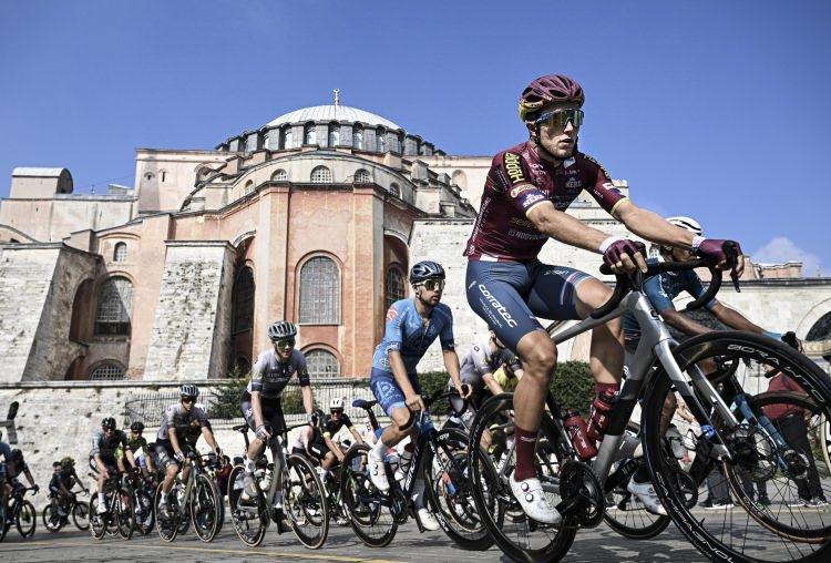<p> 58. Cumhurbaşkanlığı Türkiye Bisiklet Turu'nun (Tour of Türkiye 2023) sekizinci ve son ayağı İstanbul-Sultanahmet etabı yapıldı. Turun 130,5 kilometrelik etabına, 24 takımdan 132 bisikletçi katıldı.</p>
<p> </p>