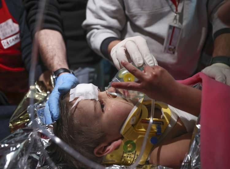 <p>"Asrın felaketi" olarak nitelenen Kahramanmaraş merkezli depremlerin 150. saatinde, Hatay&rsquo;da m&uuml;ft&uuml;l&uuml;ğ&uuml;n yanındaki binanın enkazından 2-3 yaşlarında &ldquo;Dada&rdquo; isimli kız &ccedil;ocuğu kurtarıldı.</p>
